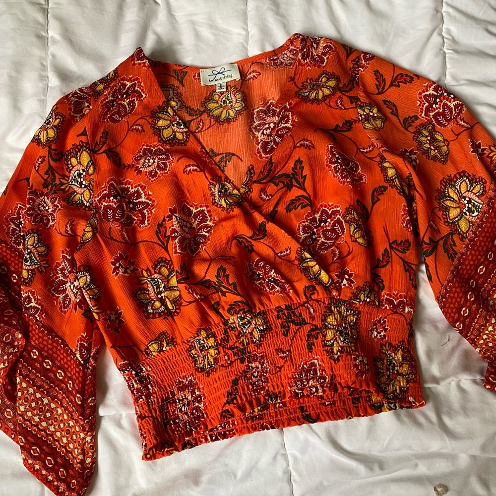 Flow sleeve crop top